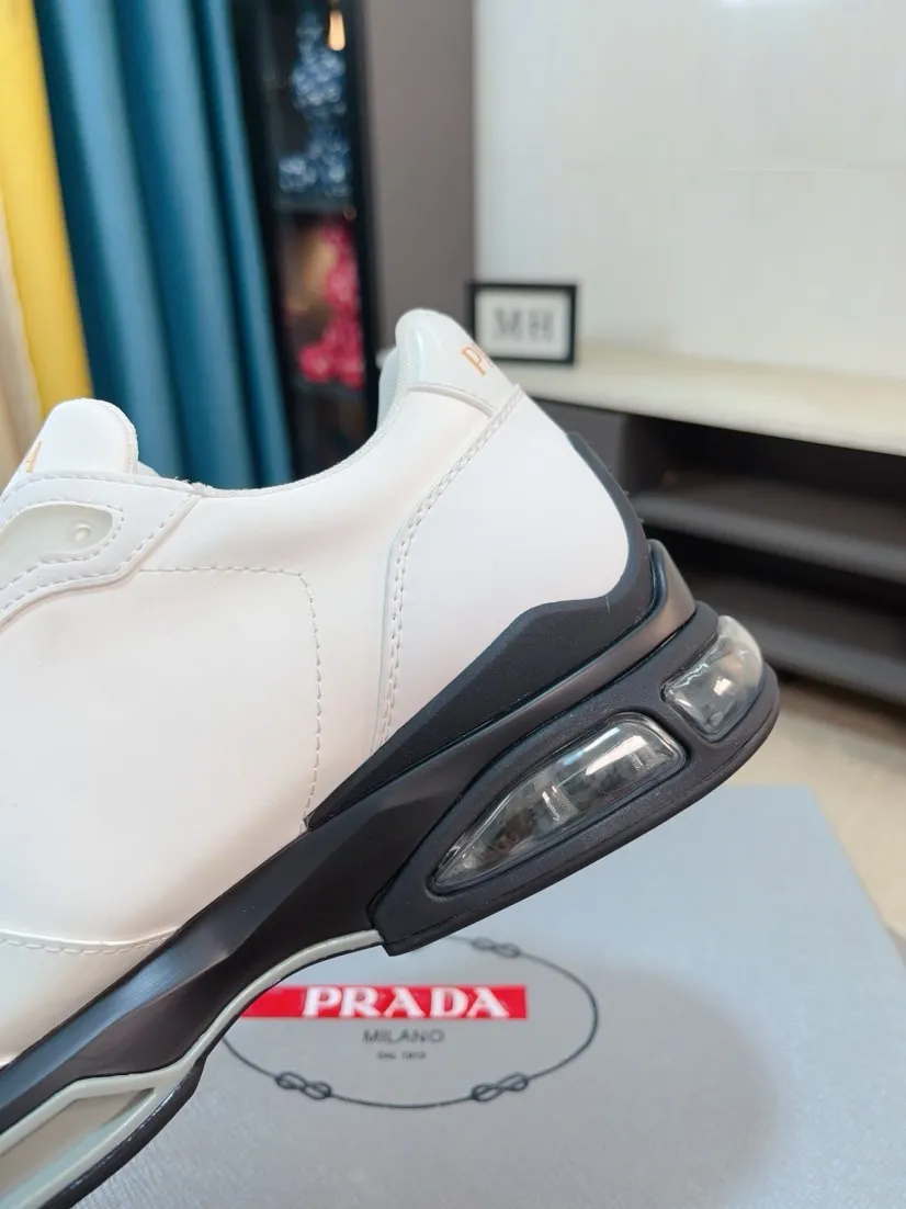 Men's shoes 💰660🌹🌹High-quality new Prada counters are launched simultaneously. The new men's shoes and 😘fabrics are selected from imported mesh and glue-spraying technology. Imported cowhide lining. 👍🏿High-end☄️Open-molded non-slip rubber outsole, exquisite lines, simple and elegant, comfortable and high-end for leisure travel. Code number: 38 to 44